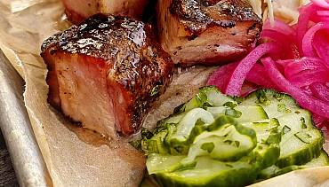 Pressgurka som side till burnt ends