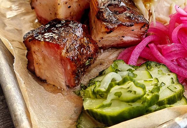 Pressgurka som side till burnt ends
